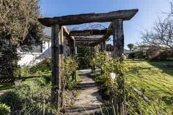 12A Tomoana Road, Mahora