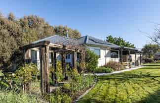 12A Tomoana Road, Mahora