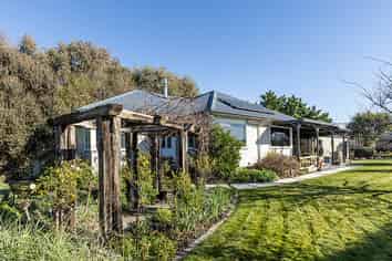 12A Tomoana Road, Mahora