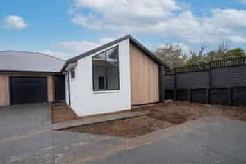 73D Houchens Road, Glenview