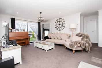 15 Blackwood Crescent, Glenview