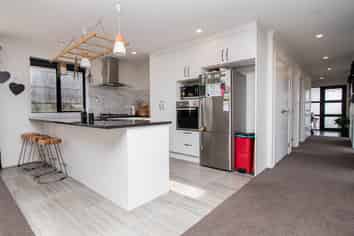 15 Blackwood Crescent, Glenview