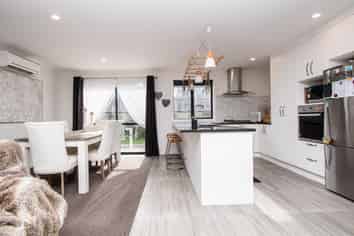 15 Blackwood Crescent, Glenview