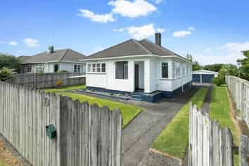 10 Court Crescent, Panmure