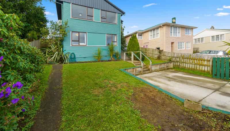 33 Kokiri Crescent, Waitangirua