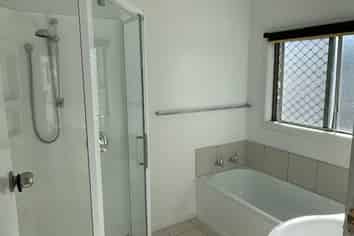 2/166 Gloucester Street, Taradale