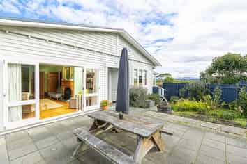 300 Pukehina Parade, Pukehina