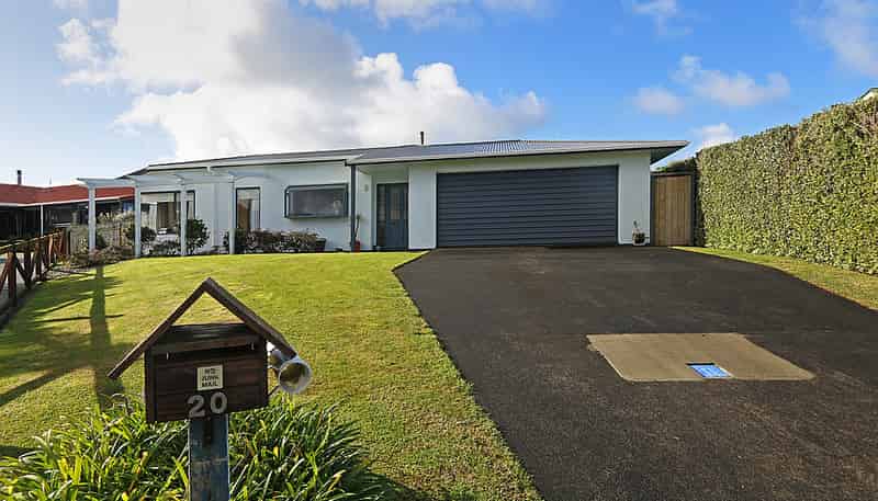 20 Pohutukawa Drive, Opunake