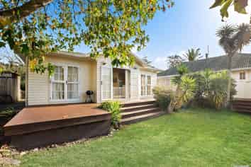 28a Ocean View Road, Northcote