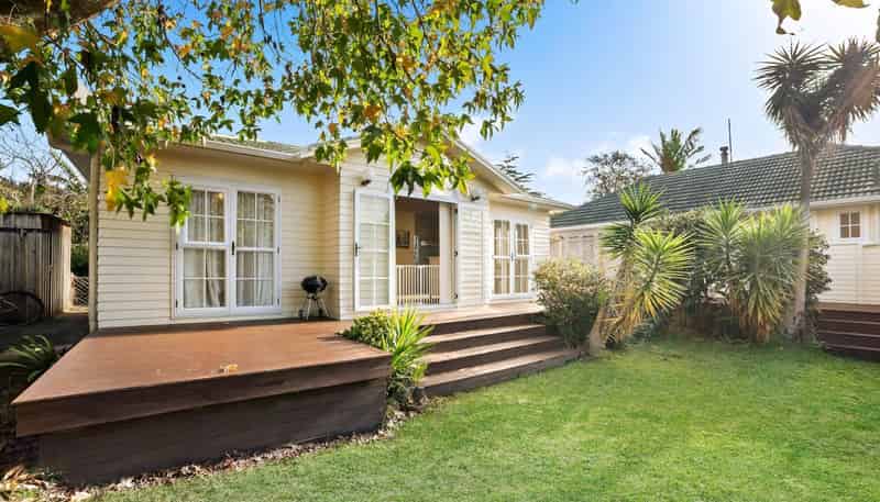 28a Ocean View Road, Northcote