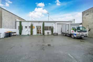 Trades People/ Investors