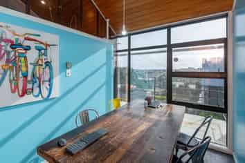 WELL-LOCATED MEDICAL - 137m²