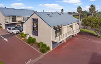 WELL-LOCATED MEDICAL - 137m²