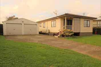 18 Dungarvon Place, Clendon Park