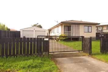 18 Dungarvon Place, Clendon Park