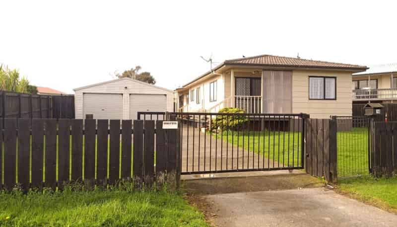 18 Dungarvon Place, Clendon Park