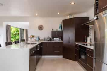 12 Ngatiti Place, One Tree Point