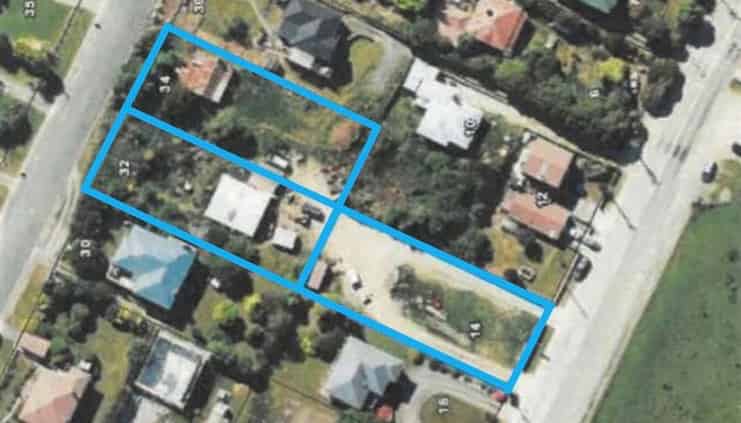 14 Barnego Road, 32 and 34 Stamford Street, Balclutha