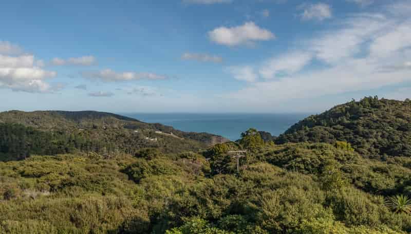 14 La Trobe Track, Karekare