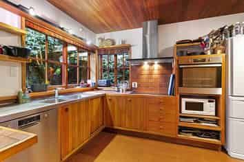 11 Arama Avenue, Titirangi