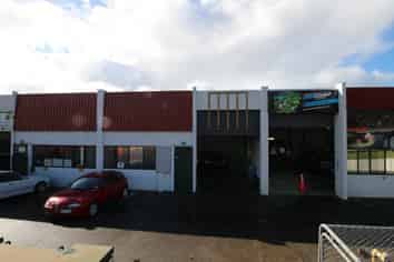 Simple warehouse, great location