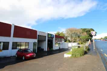 Simple warehouse, great location