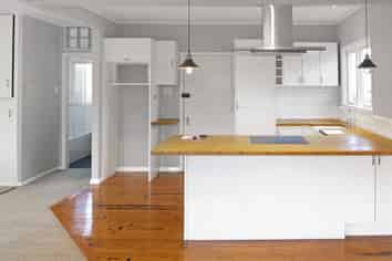 12 Waterfront Road, Mangere Bridge