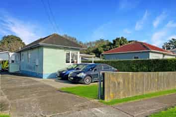 12 Waterfront Road, Mangere Bridge