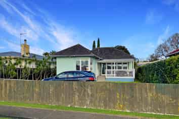 12 Waterfront Road, Mangere Bridge