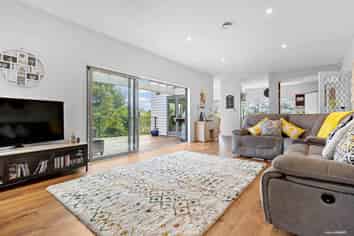 10 The Knoll, Greenhithe