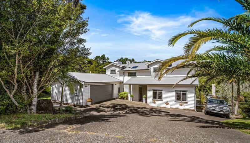 10 The Knoll, Greenhithe