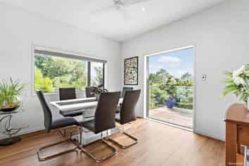 10 The Knoll, Greenhithe