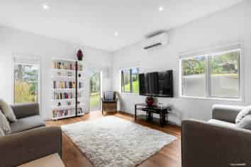 10 The Knoll, Greenhithe