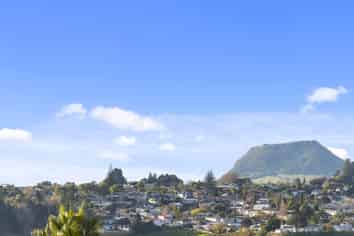 16 La Colina Place, Bethlehem