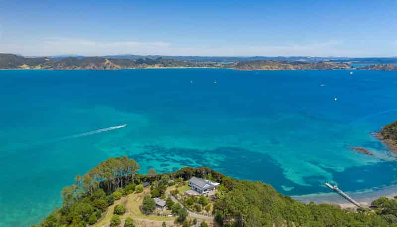 00 Pinewood, Motuarohia Island, Russell