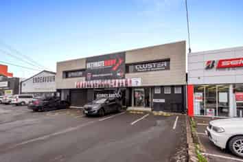 ROAD FRONT WAIRAU INDUSTRIAL + MOTORWAY EXPOSURE