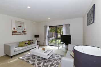 3/4 Charlenne Close, Ranui