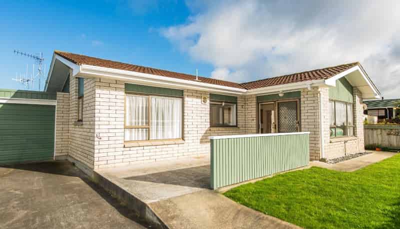 15 Lindsey Crescent, Springvale