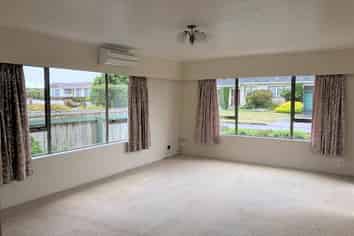 15 Lindsey Crescent, Springvale