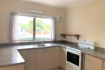 15 Lindsey Crescent, Springvale