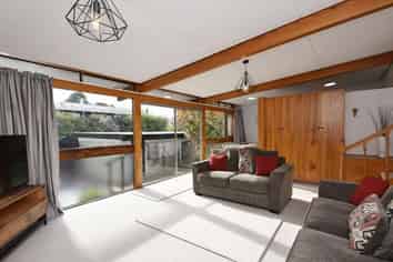 2/163 Queens Drive, Windsor