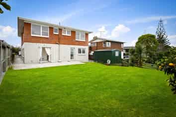 11 Jenelin Road, Glendene