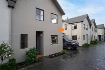 2/32 Brockworth Place, Riccarton