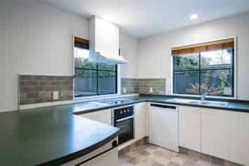 2/32 Brockworth Place, Riccarton