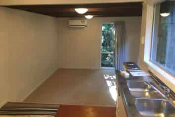 Flat/33 Reynolds Place, Torbay