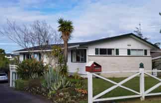 67 Ravenwood Dr, Forrest Hill