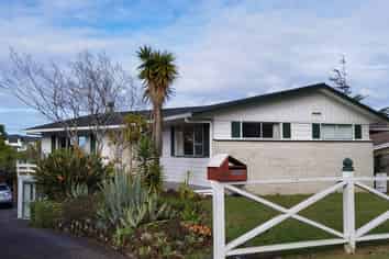 67 Ravenwood Dr, Forrest Hill