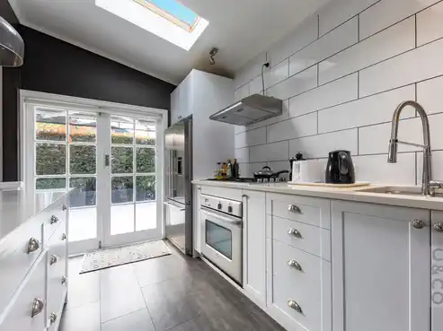 6 School Road, Riverhead