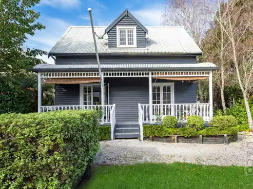 6 School Road, Riverhead