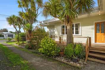 35 Kiharoa Street, Otaki Beach